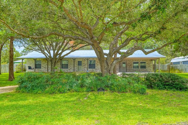303 Bear Ridge, La Vernia, TX 78121