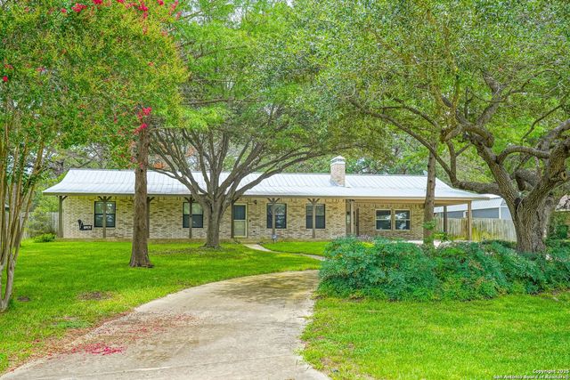 303 Bear Ridge, La Vernia, TX 78121