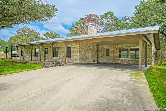 303 Bear Ridge, La Vernia, TX 78121