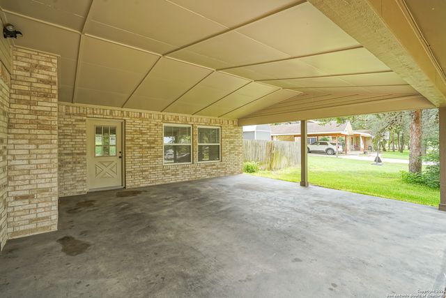 303 Bear Ridge, La Vernia, TX 78121