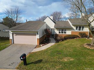 35132 Meadow Lane 37, Farmington Hills, MI 48335