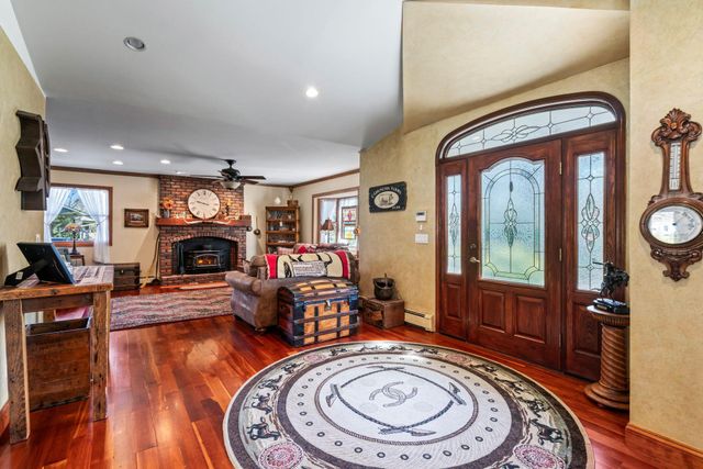 24 Croft Lane, Smithtown, NY 11787