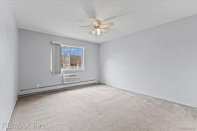 2405 Torquay Avenue 206, Royal Oak Charter Township, MI 48073