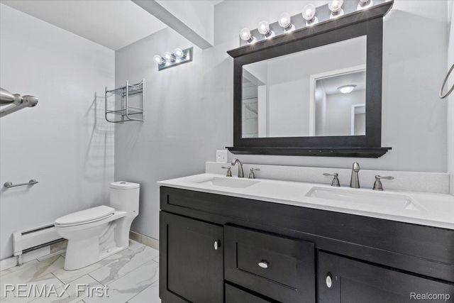 2405 Torquay Avenue 206, Royal Oak Charter Township, MI 48073