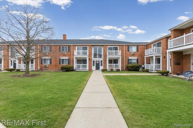 2405 Torquay Avenue 206, Royal Oak Charter Township, MI 48073