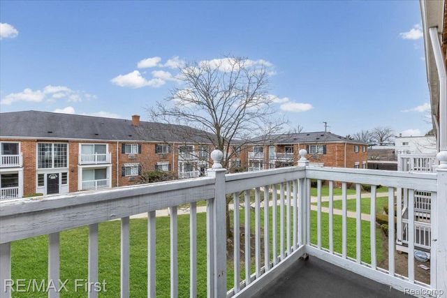 2405 Torquay Avenue 206, Royal Oak Charter Township, MI 48073