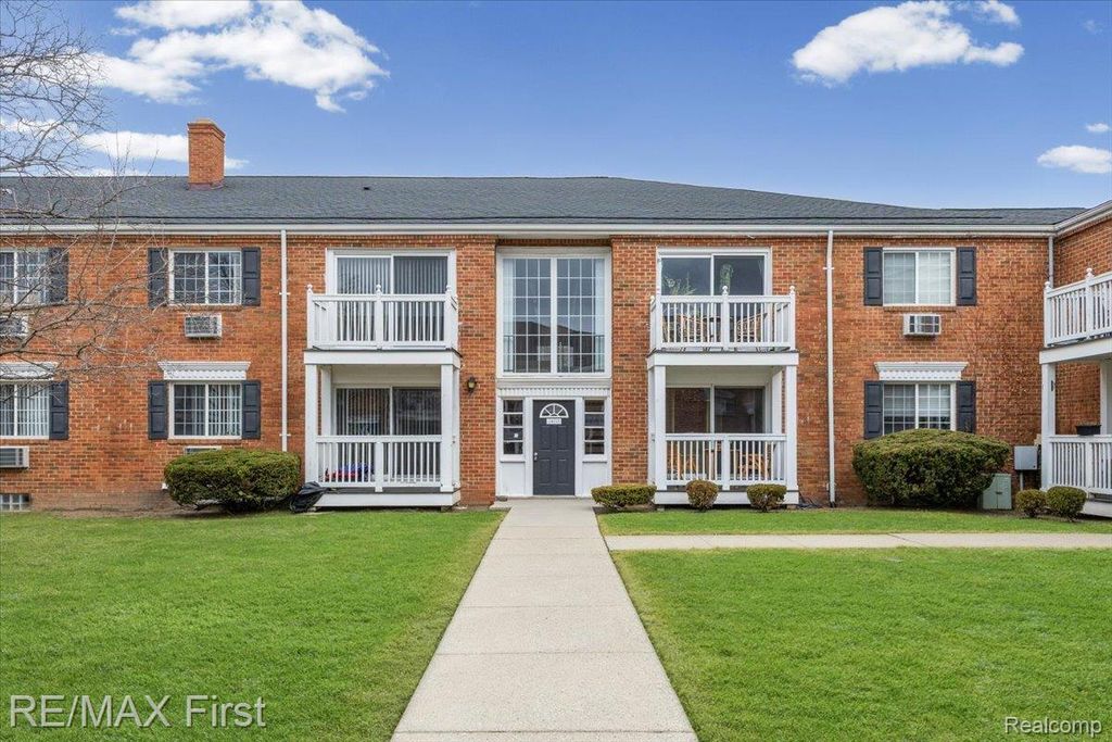 2405 Torquay Avenue 206, Royal Oak Charter Township, MI 48073