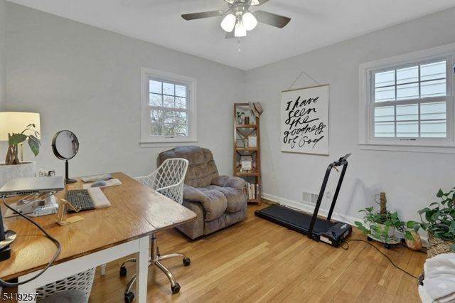 25 Veterans Pl, North Arlington Boro, NJ 07031