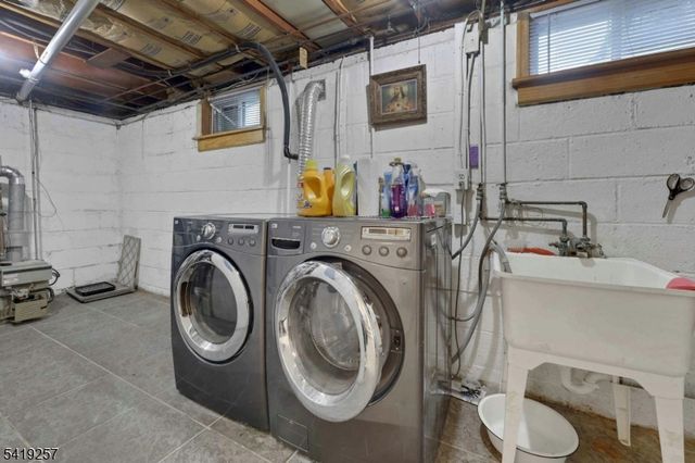 25 Veterans Pl, North Arlington Boro, NJ 07031