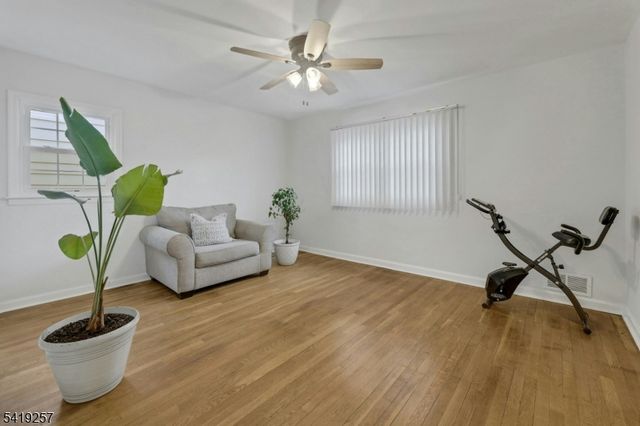 25 Veterans Pl, North Arlington Boro, NJ 07031