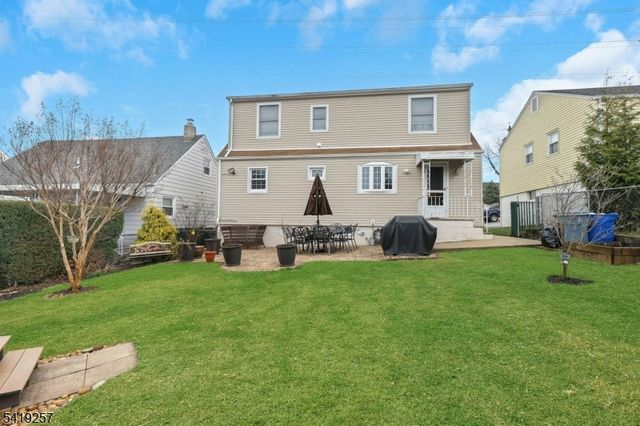 25 Veterans Pl, North Arlington Boro, NJ 07031