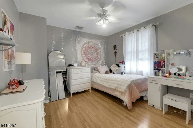 25 Veterans Pl, North Arlington Boro, NJ 07031