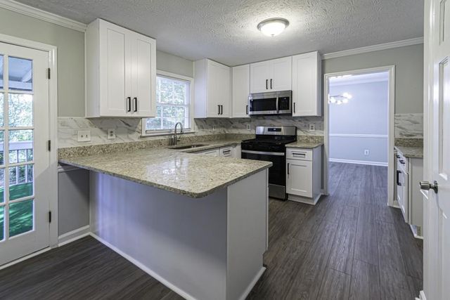 1043 Wash Lee SW Drive, Lilburn, GA 30047