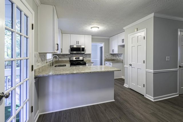 1043 Wash Lee SW Drive, Lilburn, GA 30047