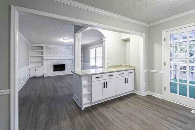 1043 Wash Lee SW Drive, Lilburn, GA 30047