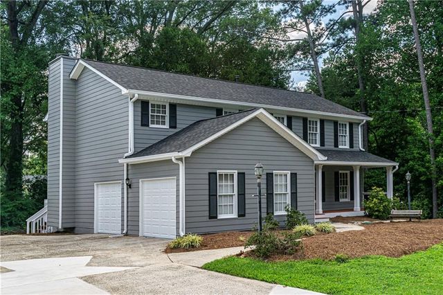 1043 Wash Lee SW Drive, Lilburn, GA 30047