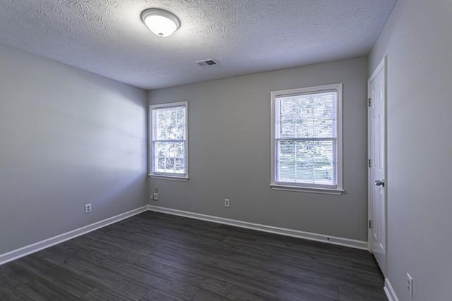 1043 Wash Lee SW Drive, Lilburn, GA 30047