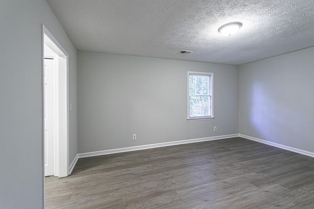 1043 Wash Lee SW Drive, Lilburn, GA 30047