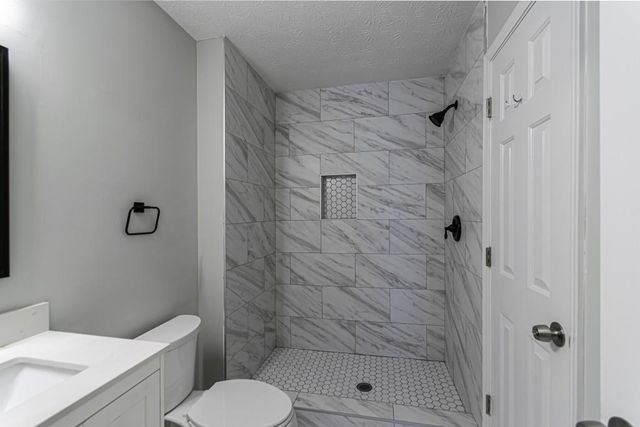 1043 Wash Lee SW Drive, Lilburn, GA 30047