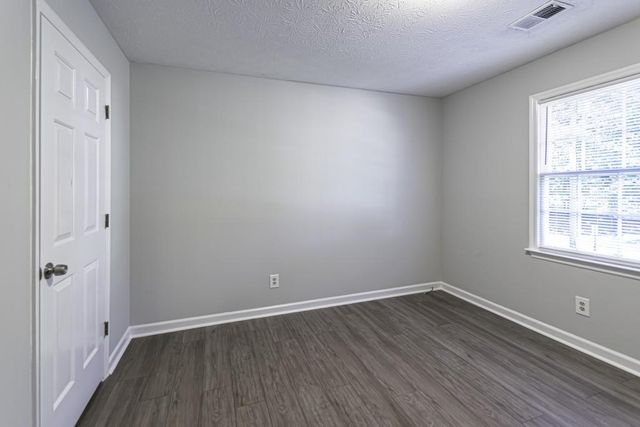 1043 Wash Lee SW Drive, Lilburn, GA 30047