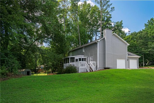 1043 Wash Lee SW Drive, Lilburn, GA 30047