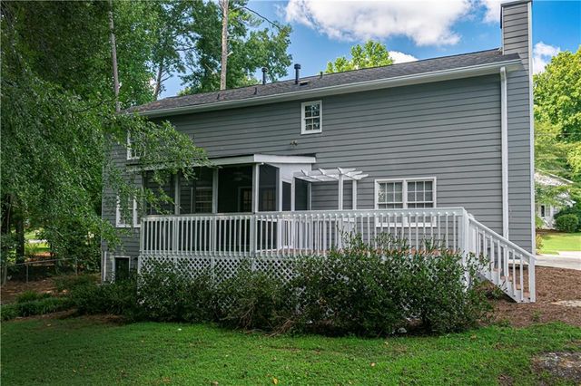 1043 Wash Lee SW Drive, Lilburn, GA 30047