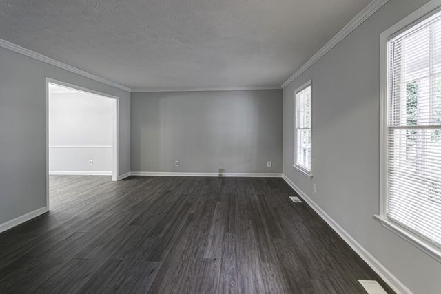 1043 Wash Lee SW Drive, Lilburn, GA 30047