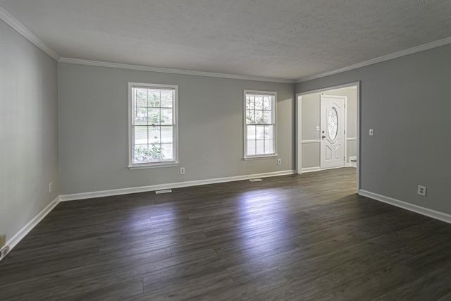 1043 Wash Lee SW Drive, Lilburn, GA 30047