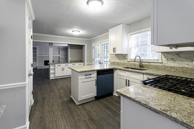 1043 Wash Lee SW Drive, Lilburn, GA 30047