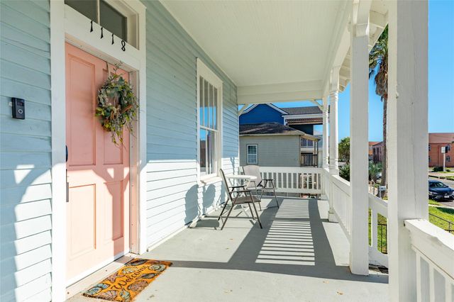 1118 Avenue K, Galveston, TX 77550