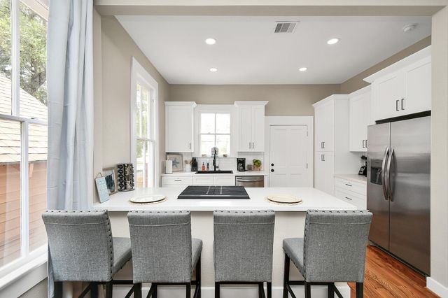 1118 Avenue K, Galveston, TX 77550