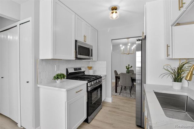 42142 Gladwin Street, Northville, MI 48167