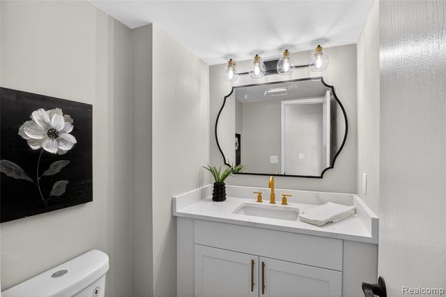 42142 Gladwin Street, Northville, MI 48167