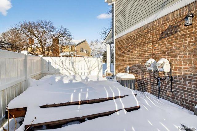 42142 Gladwin Street, Northville, MI 48167