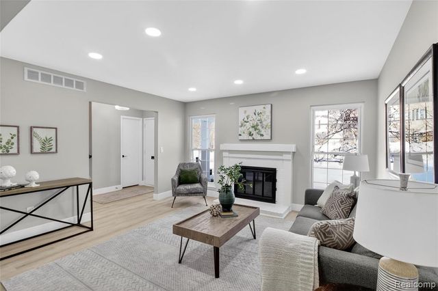 42142 Gladwin Street, Northville, MI 48167