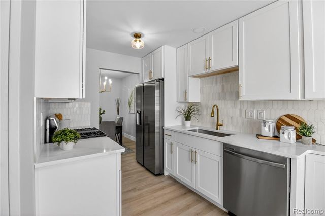 42142 Gladwin Street, Northville, MI 48167