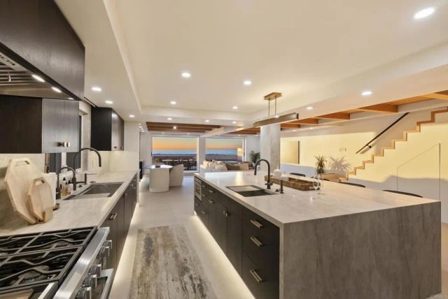 2016 Ocean Front, Del Mar, CA 92014