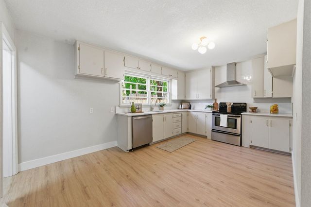 636 S Rutan Ave, Wichita, KS 67218