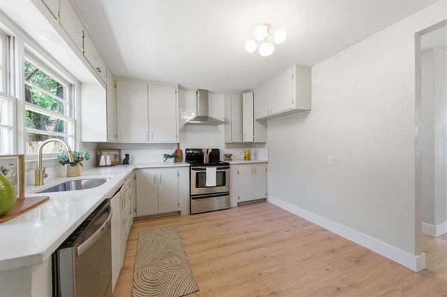 636 S Rutan Ave, Wichita, KS 67218