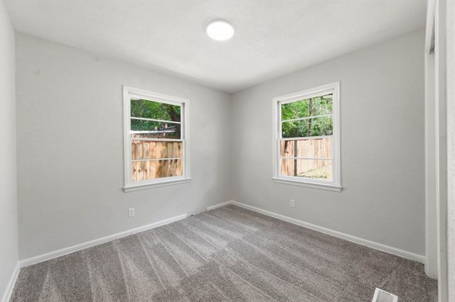 636 S Rutan Ave, Wichita, KS 67218