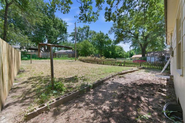 636 S Rutan Ave, Wichita, KS 67218