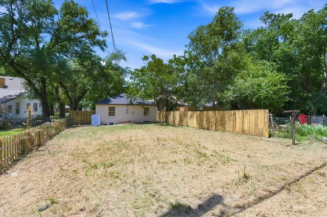 636 S Rutan Ave, Wichita, KS 67218