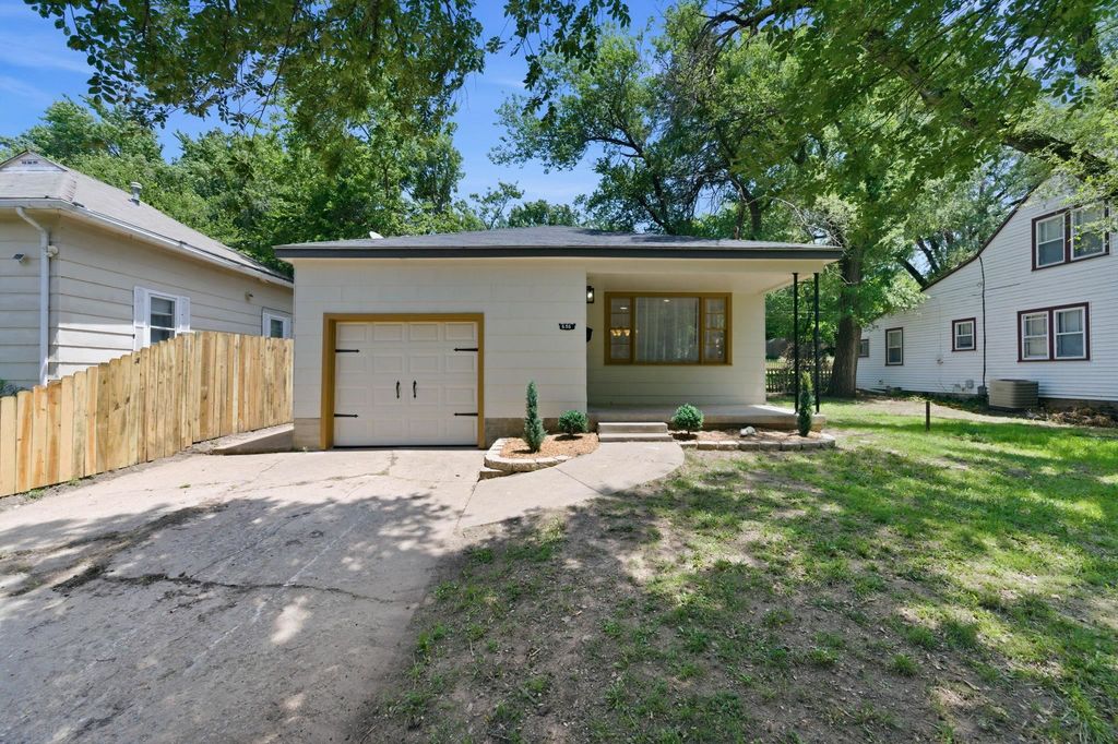 636 S Rutan Ave, Wichita, KS 67218