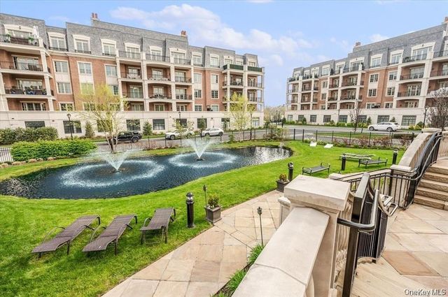 6000 Royal Court 6202, North Hills, NY 11040