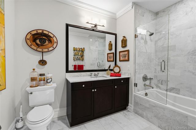 6000 Royal Court 6202, North Hills, NY 11040