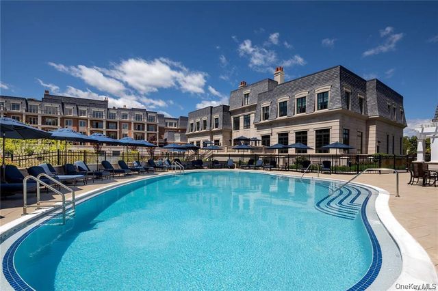 6000 Royal Court 6202, North Hills, NY 11040