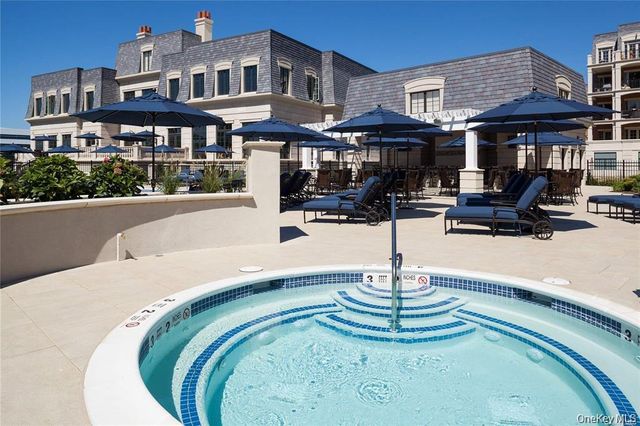 6000 Royal Court 6202, North Hills, NY 11040