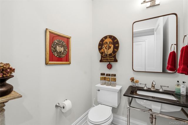 6000 Royal Court 6202, North Hills, NY 11040