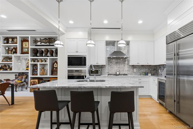 6000 Royal Court 6202, North Hills, NY 11040