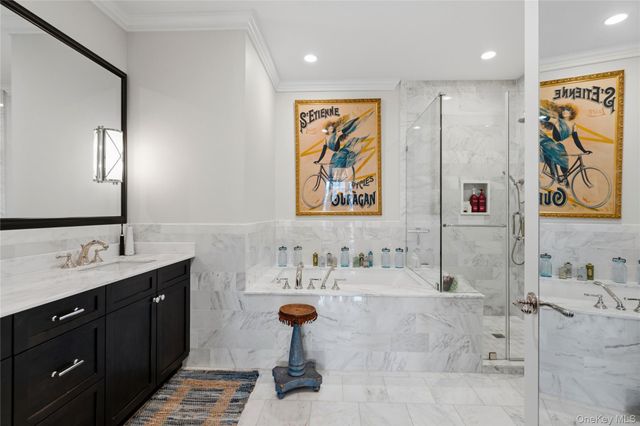 6000 Royal Court 6202, North Hills, NY 11040